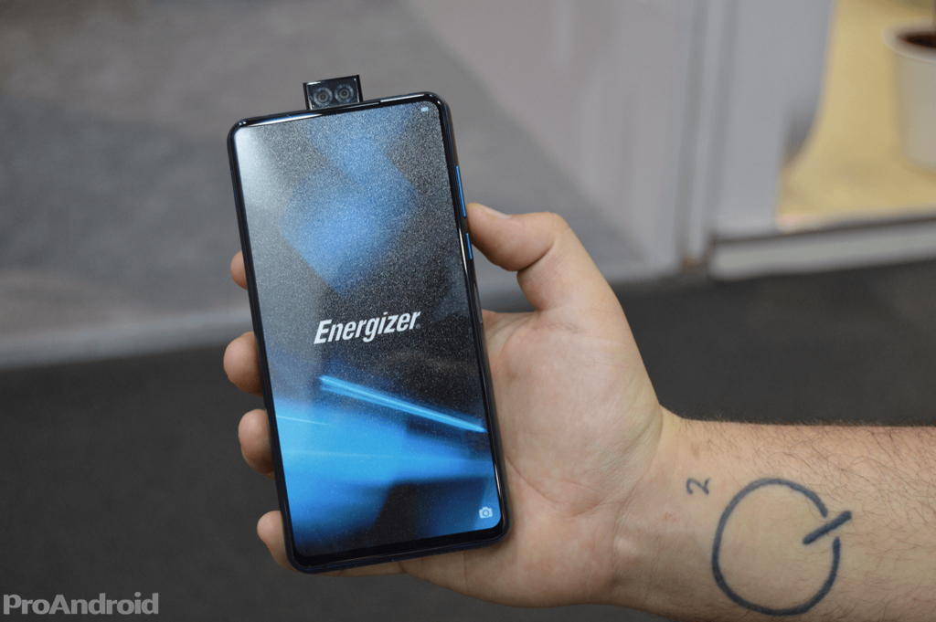 Energizer pone a la venta su móvil de 18.000 mAh